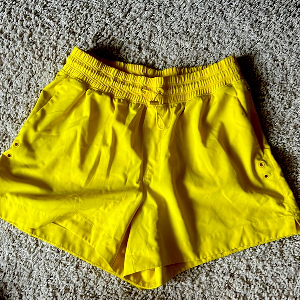 Old Navy Yellow Acitvewear  Shorts  Size  S